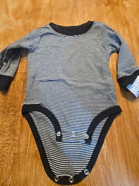 Black/White Striped Carters Lognsleeve Onesie, 9M B