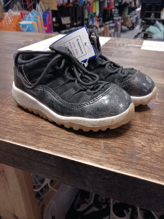 Black Jordans Sneakers, 8C B
