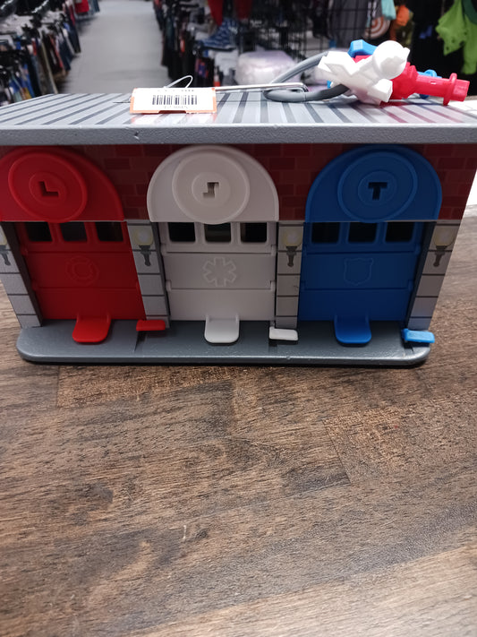 Melissa & Doug Wooden Keys & Cars Rescue Garage