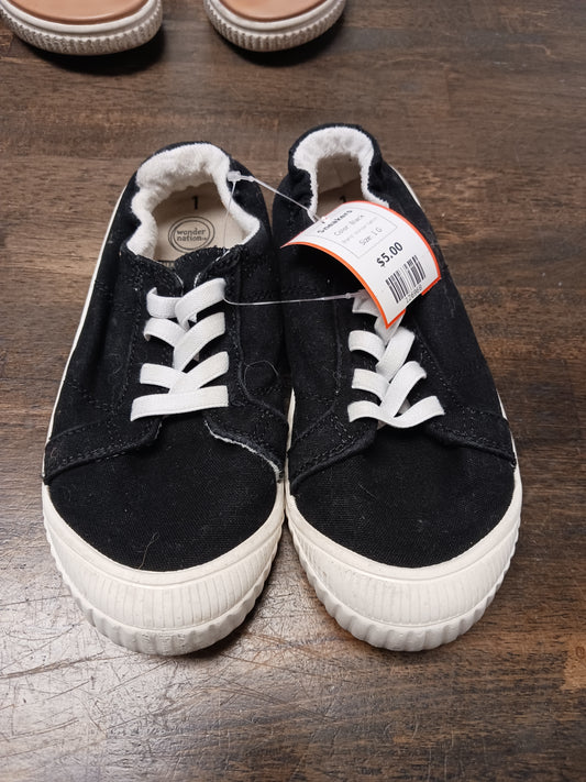 Black Wonder Nation Sneakers, 1 G