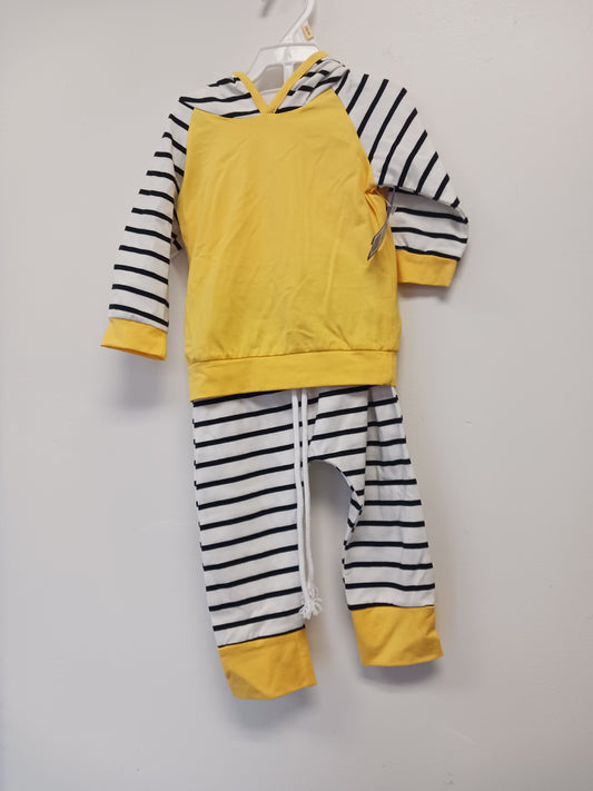 yellow/black/white Boutique 2 Piece Stripe outfit, 12M B