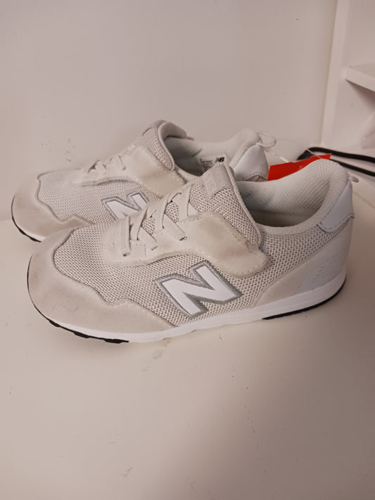 White New Balance Sneakers, 10 G