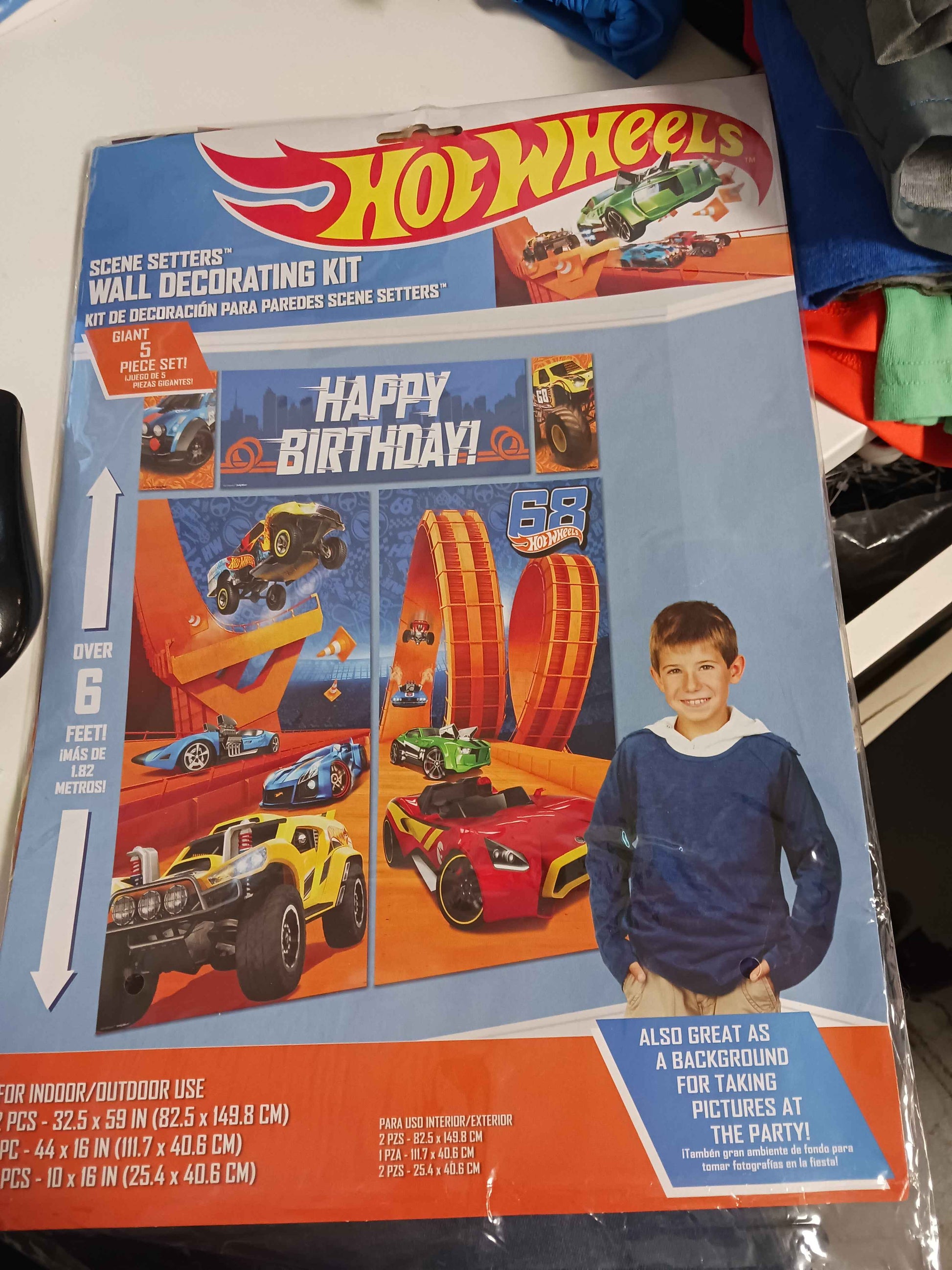 Blue/red/orange  Hot Wheels Wall Decorating Kit