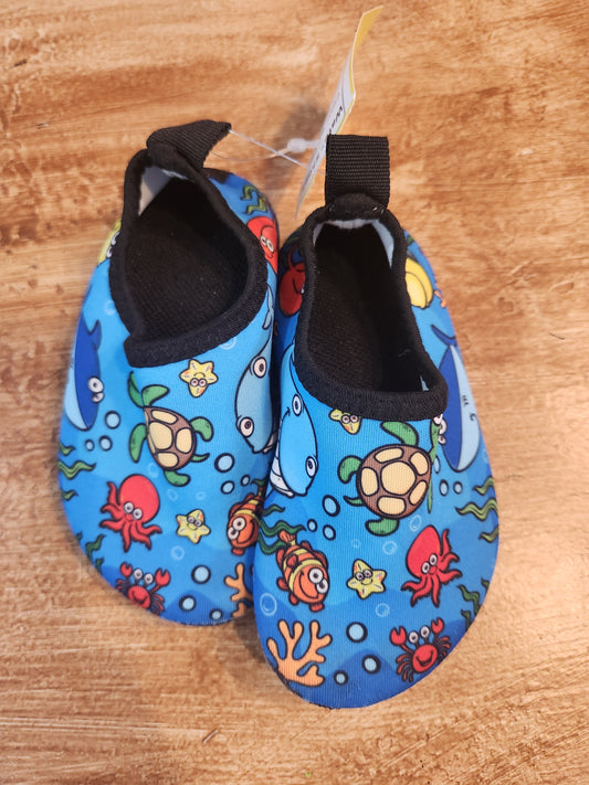 Blue Fish  Water Shoes, 5.5C B