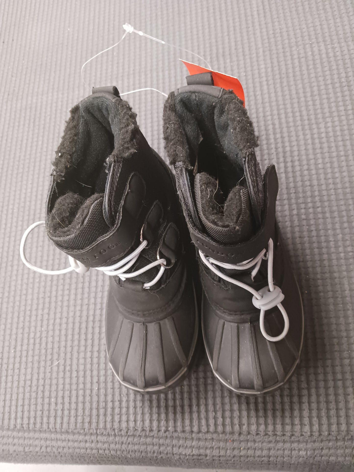 Black London Fog Snow Boots, 10C B