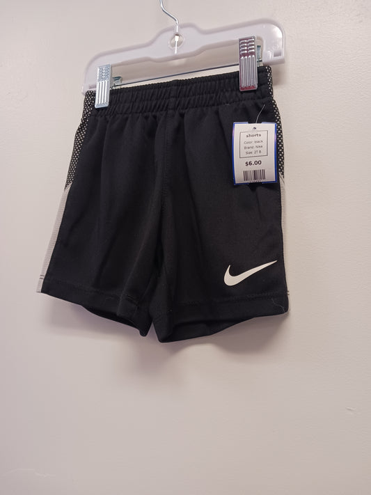 black Nike shorts, 2T B
