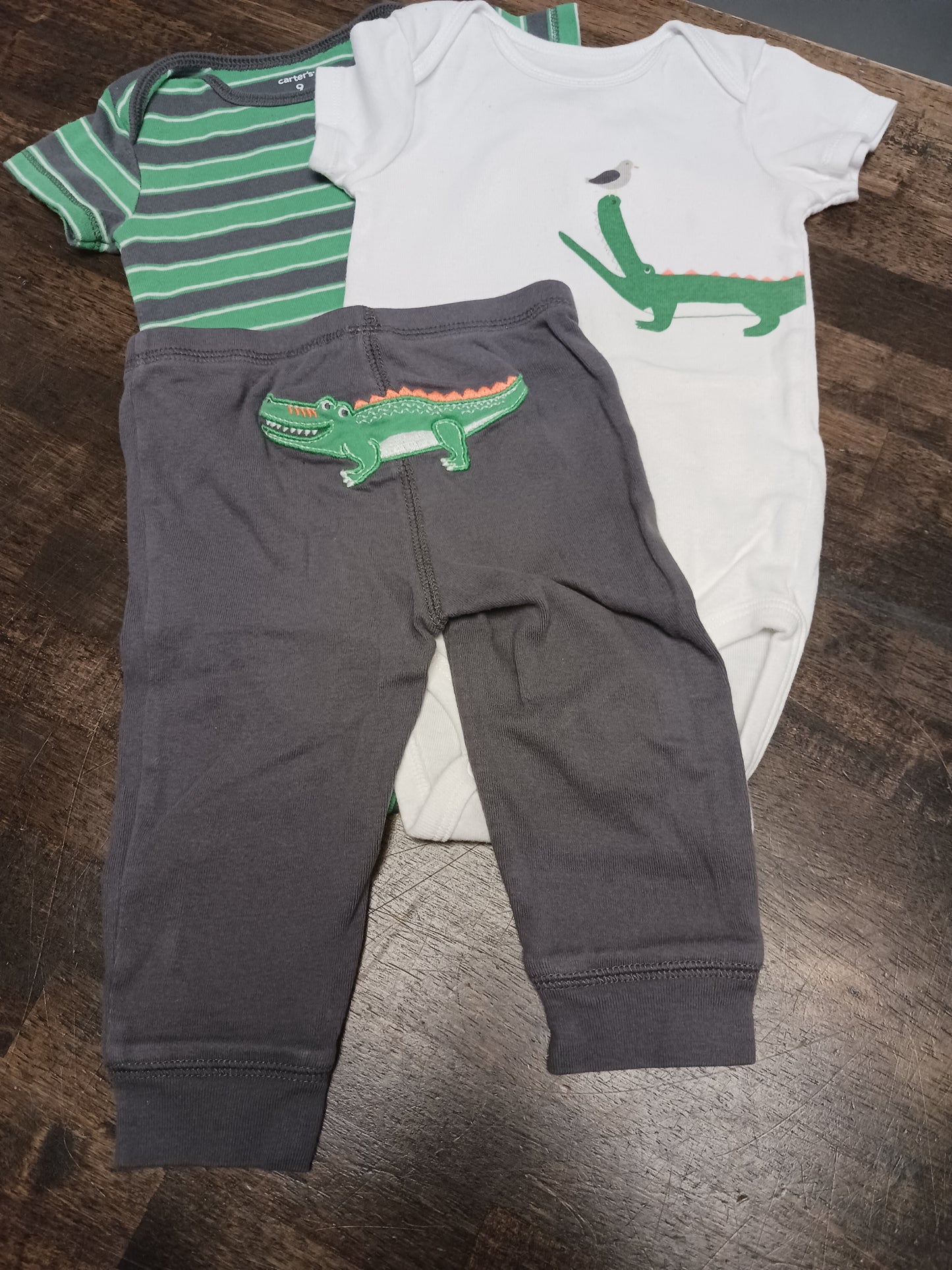 White/Green/Grey Carters Outfit(3pc), 9M B