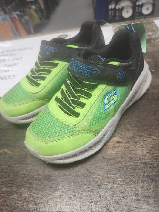 Green/Black Sketchers Sneakers, 2Y B