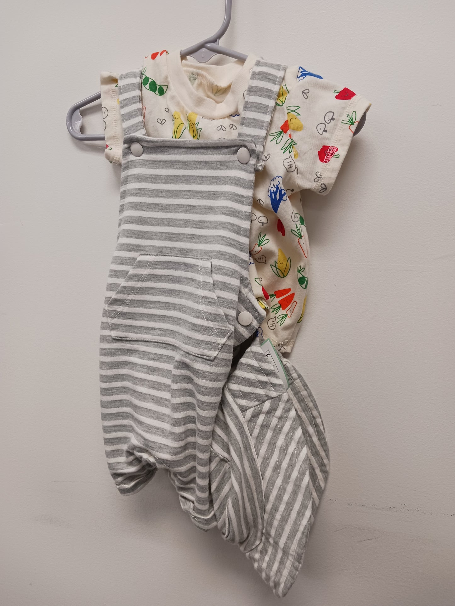 Cream/Grey/White Wonder Nation Bib Short Outfit, NB B