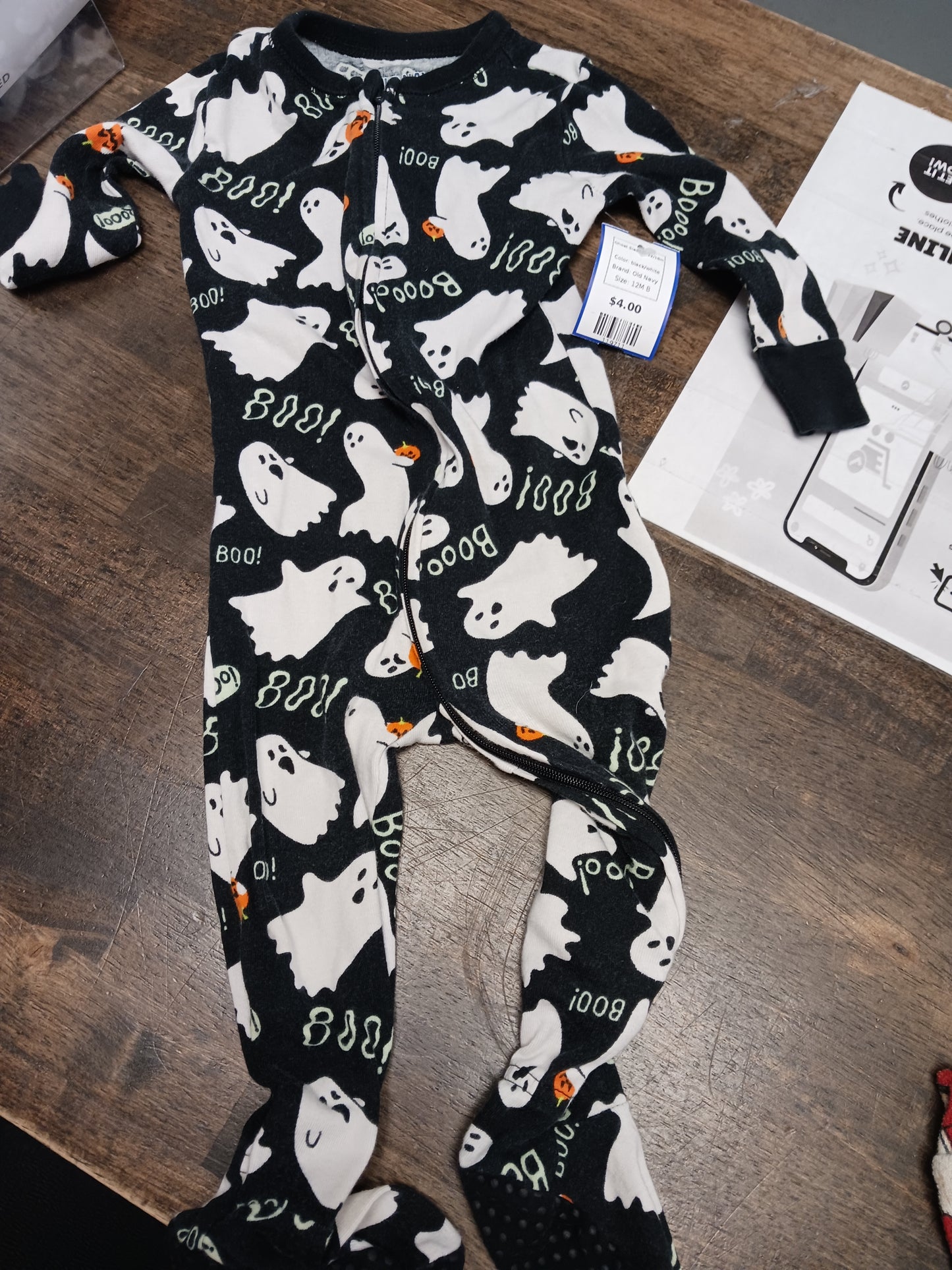 black/white Old Navy Ghost Sleeper 12/18m, 12M B