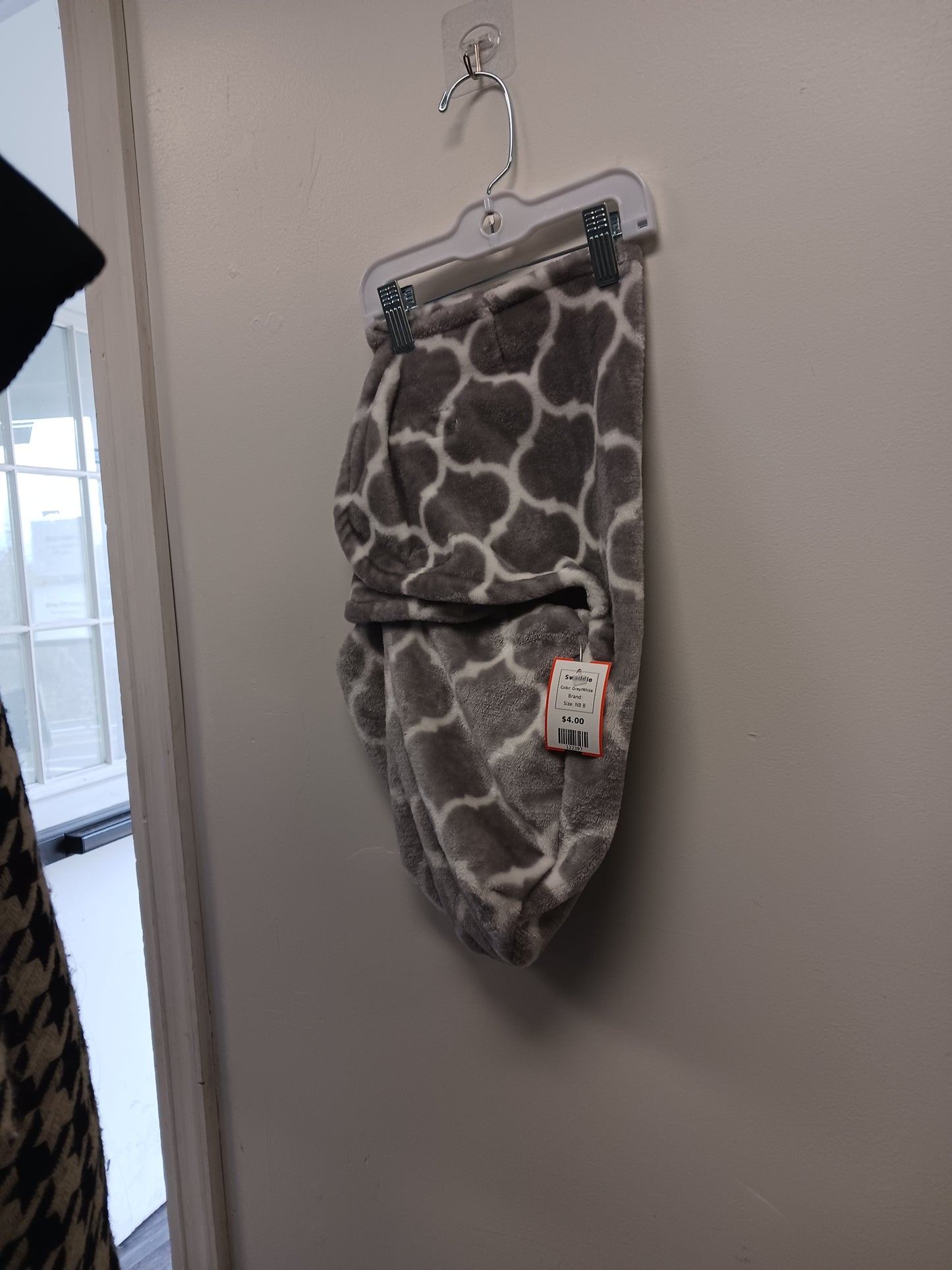 Grey/White  Swaddle, NB B