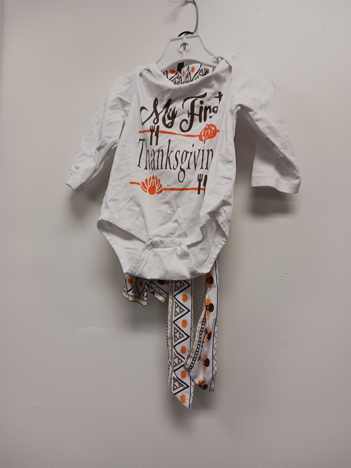 white/orange Boutique 3 Piece Thanksgiving outfit, 6-12M G