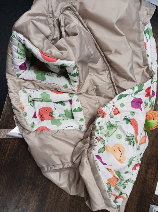 White/Veggies Boppy Cart Cover