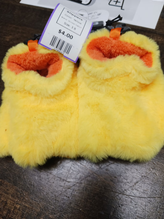 Yellow Wonder Nation Slippers, 3 B