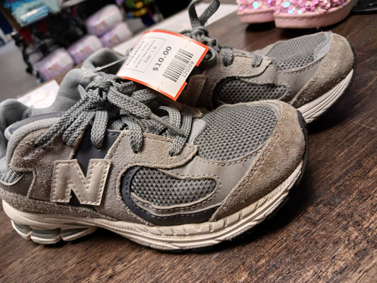 Grey New Balance Sneakers, 1 B
