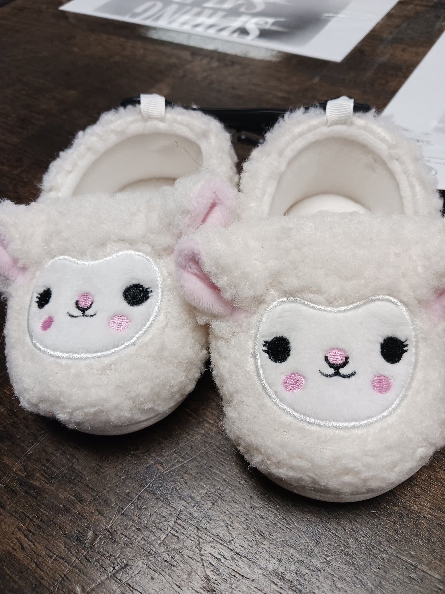 White Sheep Wonder Nation Slippers, 5 G