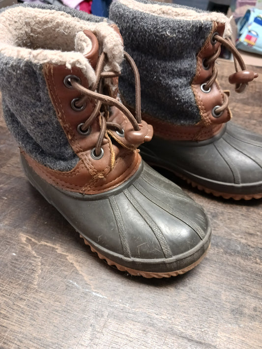 grey Cat & Jack Rain Boots 7/8, 7 B