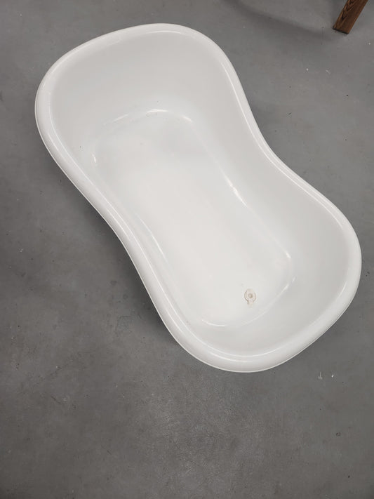 White  Bath Tub