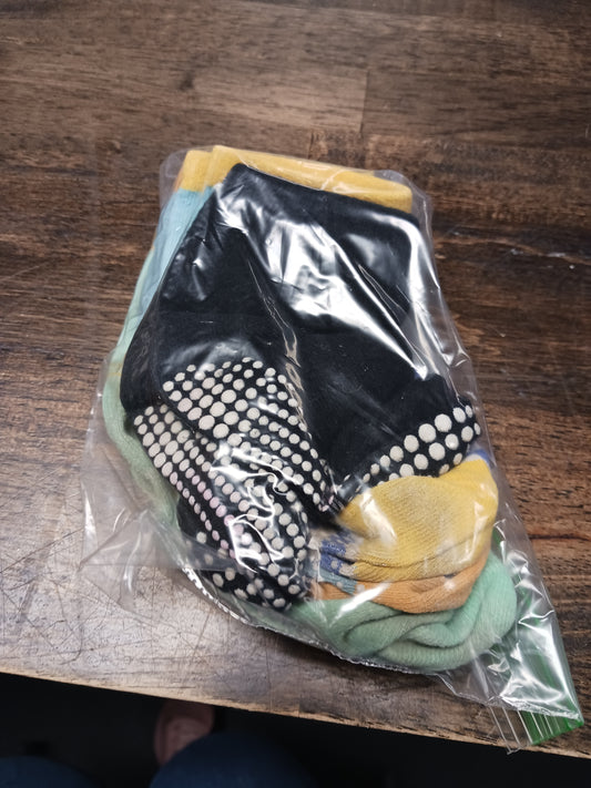 4 pairs socks