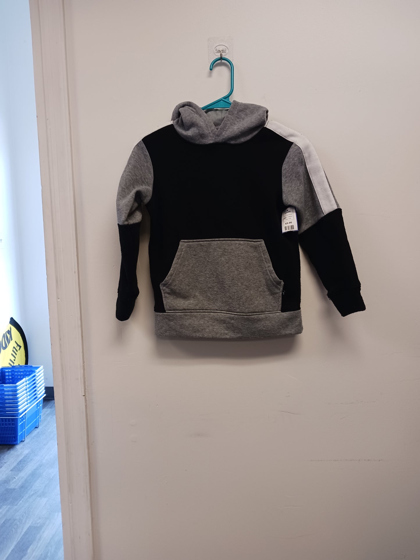 black/grey Cheetah Hoodie, 8 B