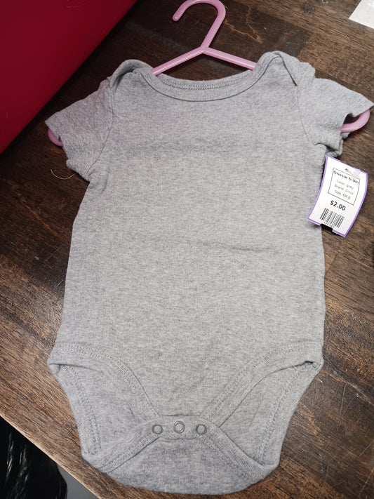 grey Circo Onesie 6-9m, 6M B