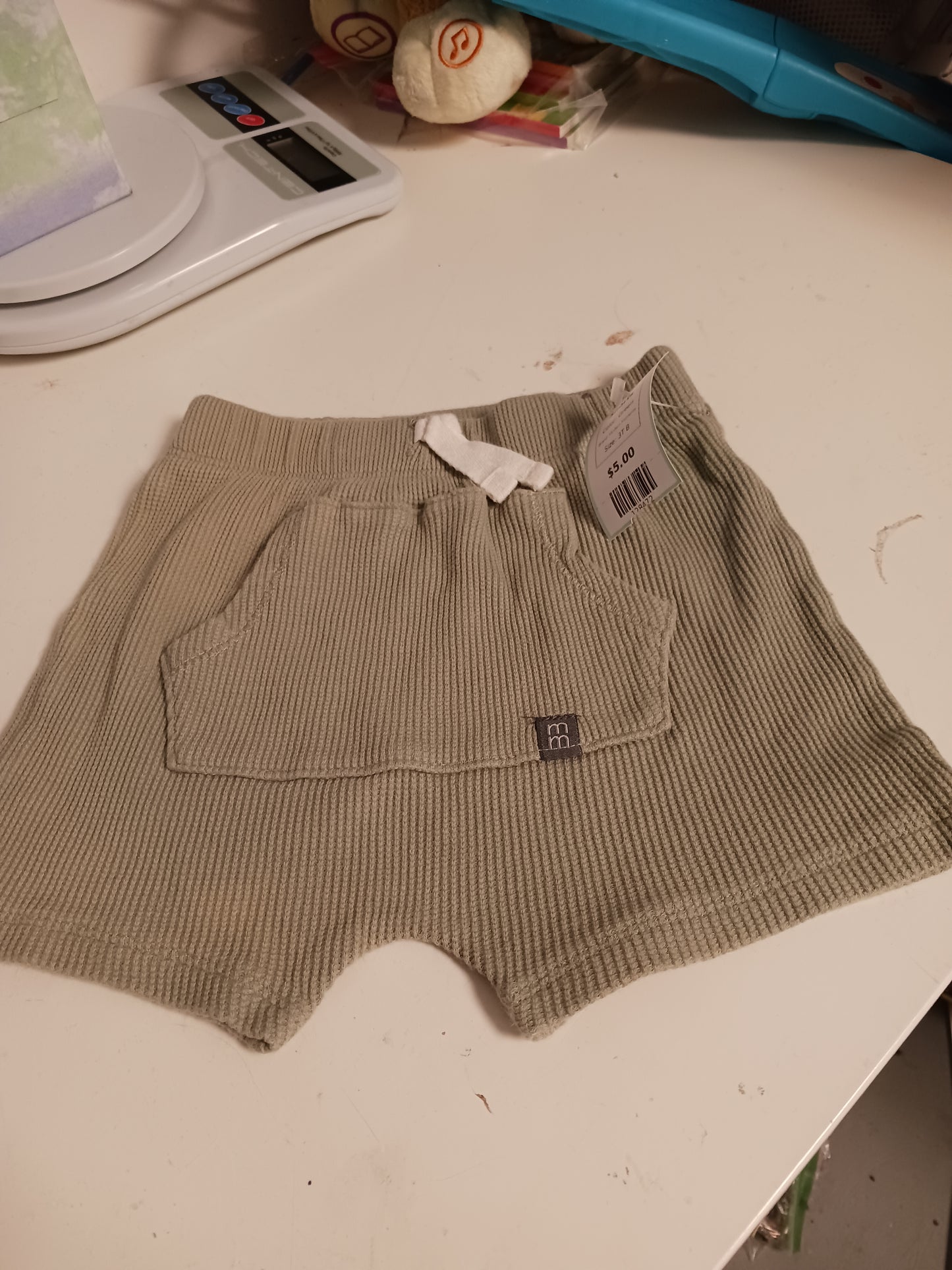 Green Modern Moments Shorts, 3T B