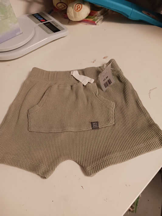 Green Modern Moments Shorts, 3T B