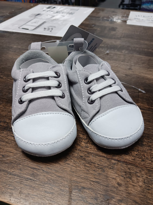 Grey Luvable Friends Crib Shoes, 12M B