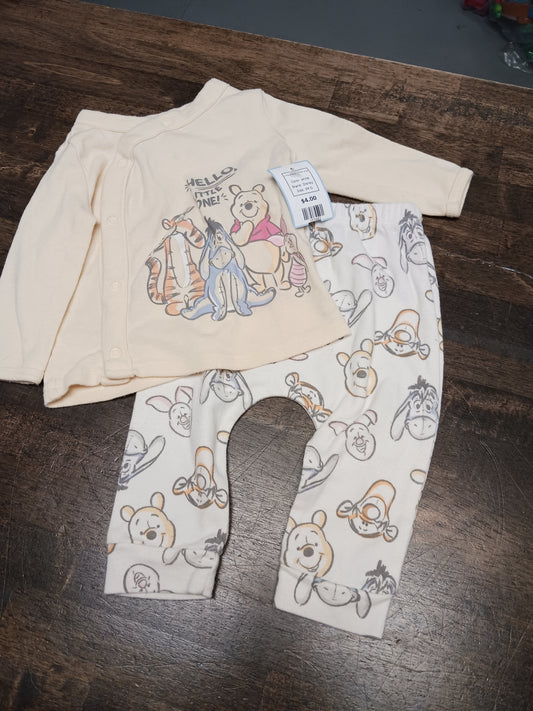 white Disney 2 Piece Pooh Outfit 3-6m, 3M G