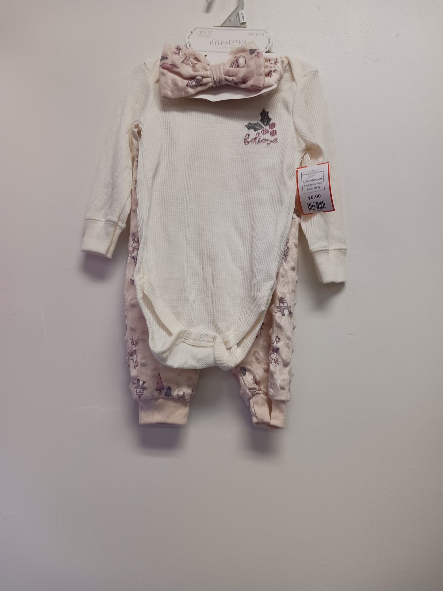 white/pink Kyle & Deena 3 Piece Christmas Outfit  6/9m, 6M G