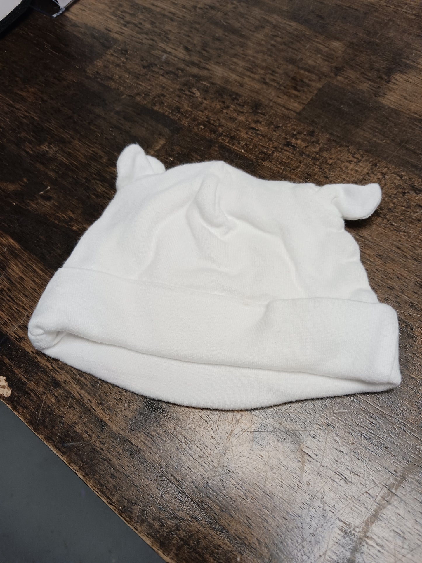 white Gerber Infant Hat w/ears 0-6m, NB