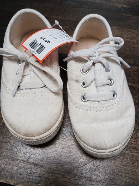 white Wonder Nation Sneakers, 9 G
