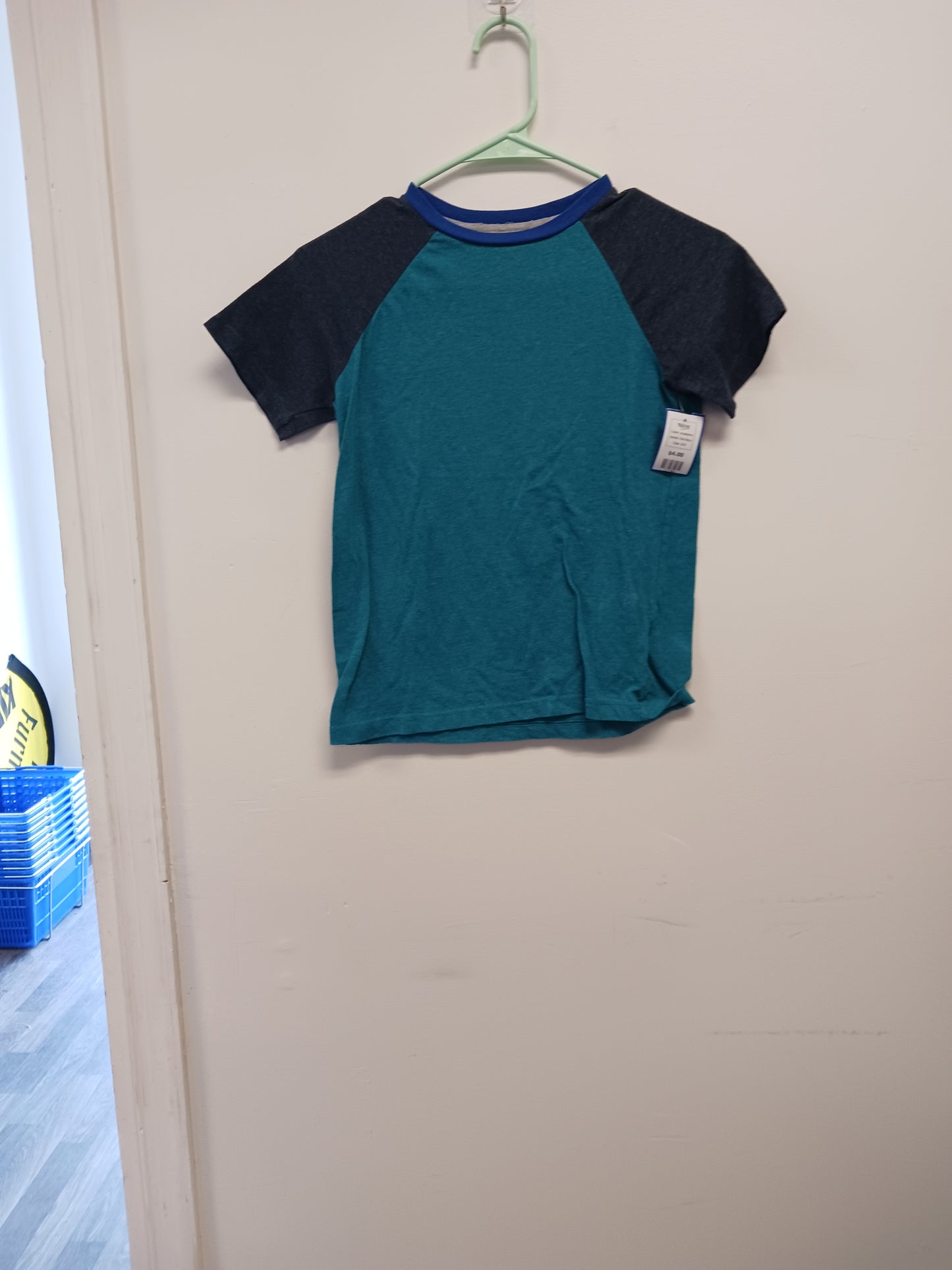 blue/grey Old Navy Tshirt, 8 B