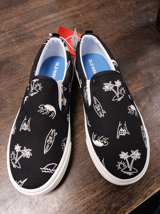 black/white Old Navy Surfer Slip Ons  Brand New, 2 B