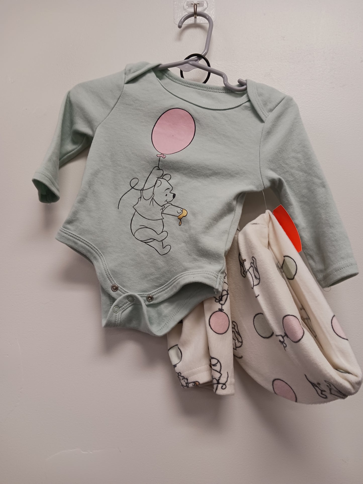 green/white Disney 3 Piece Winnie The Pooh Outfit, 3-6M B