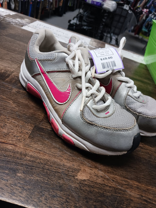 grey/pink Nike Sneakers, 3 G