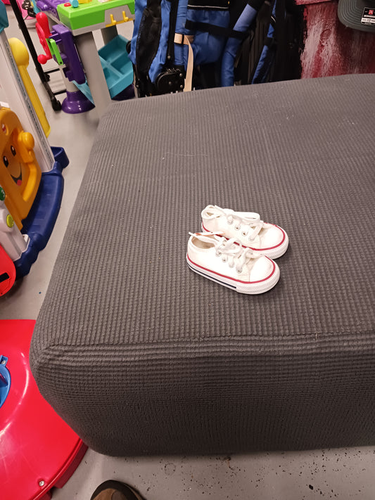 white Converse Sneakers, 4 G