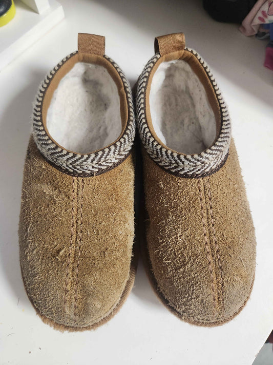 Tan Koolaburra Slippers, 12Y G