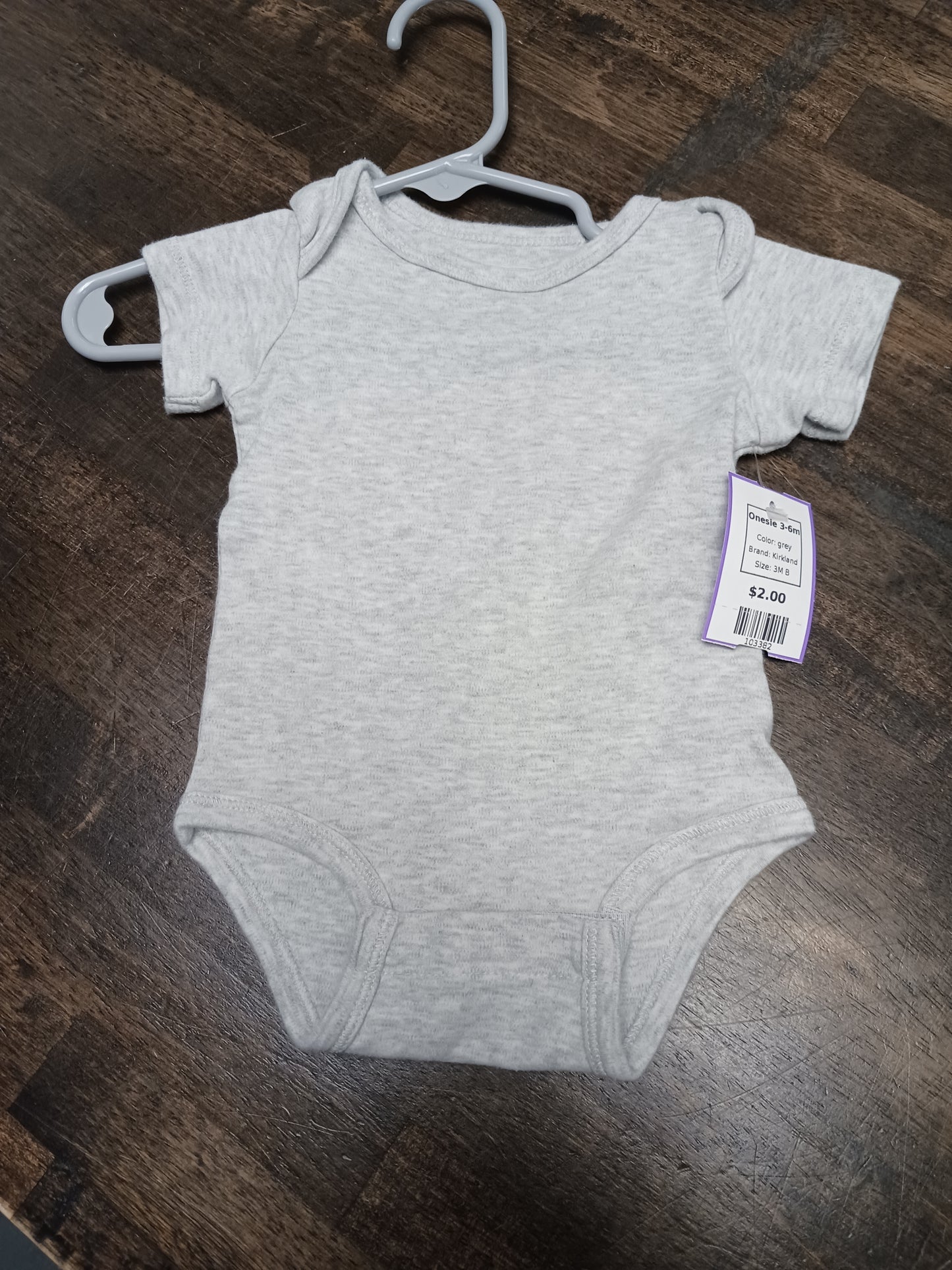 grey Kirkland Onesie 3-6m, 3M B