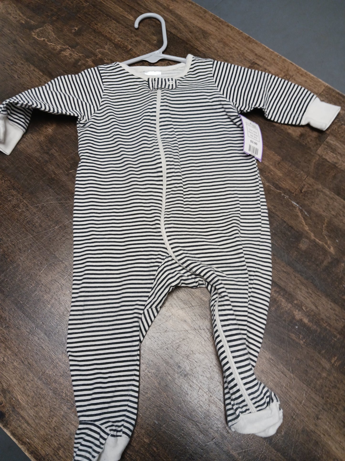 white Gerber Striped Sleeper 3-6m, 3M B